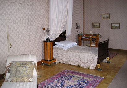Ladie's bedroom 